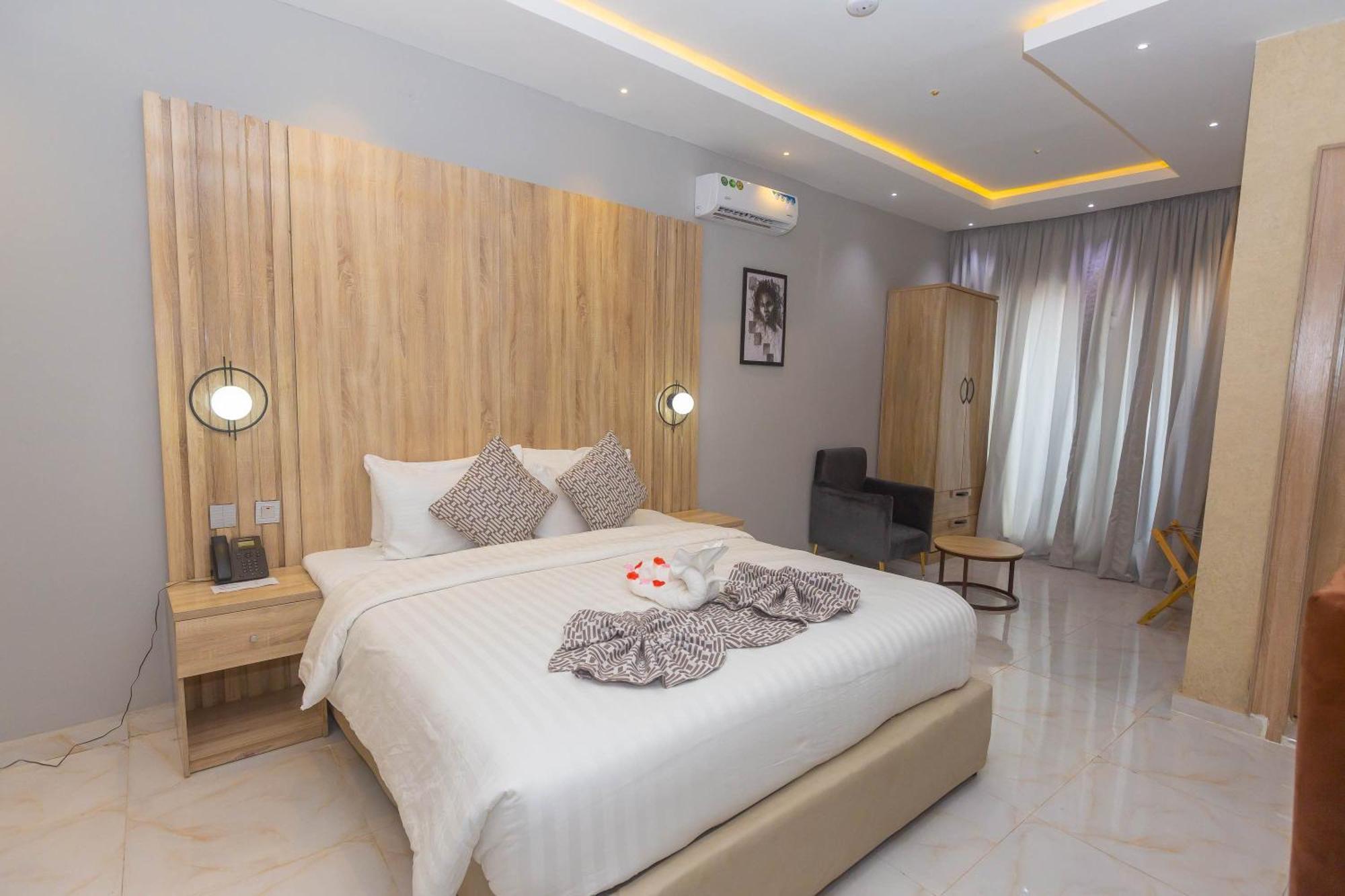 Ojaja Suites By Perennia Akure Ngoại thất bức ảnh