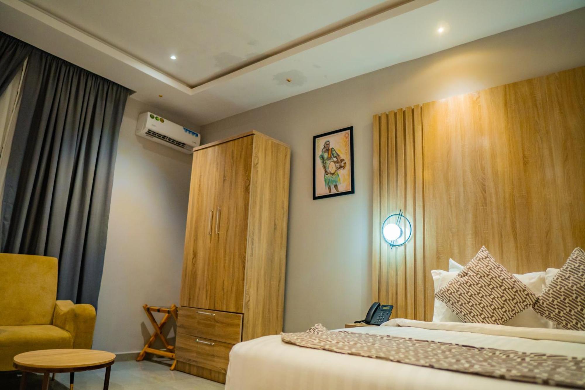 Ojaja Suites By Perennia Akure Ngoại thất bức ảnh