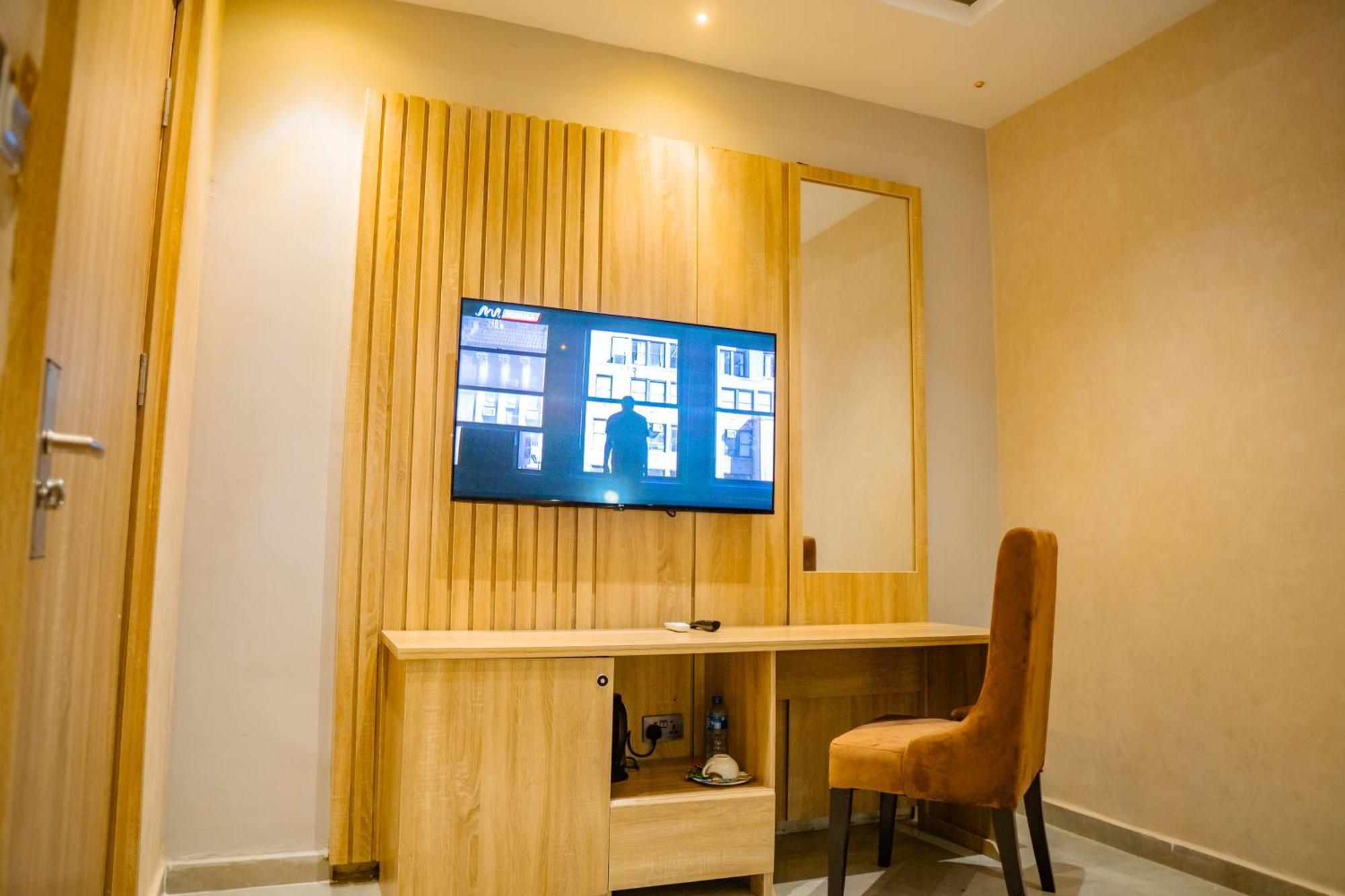Ojaja Suites By Perennia Akure Ngoại thất bức ảnh