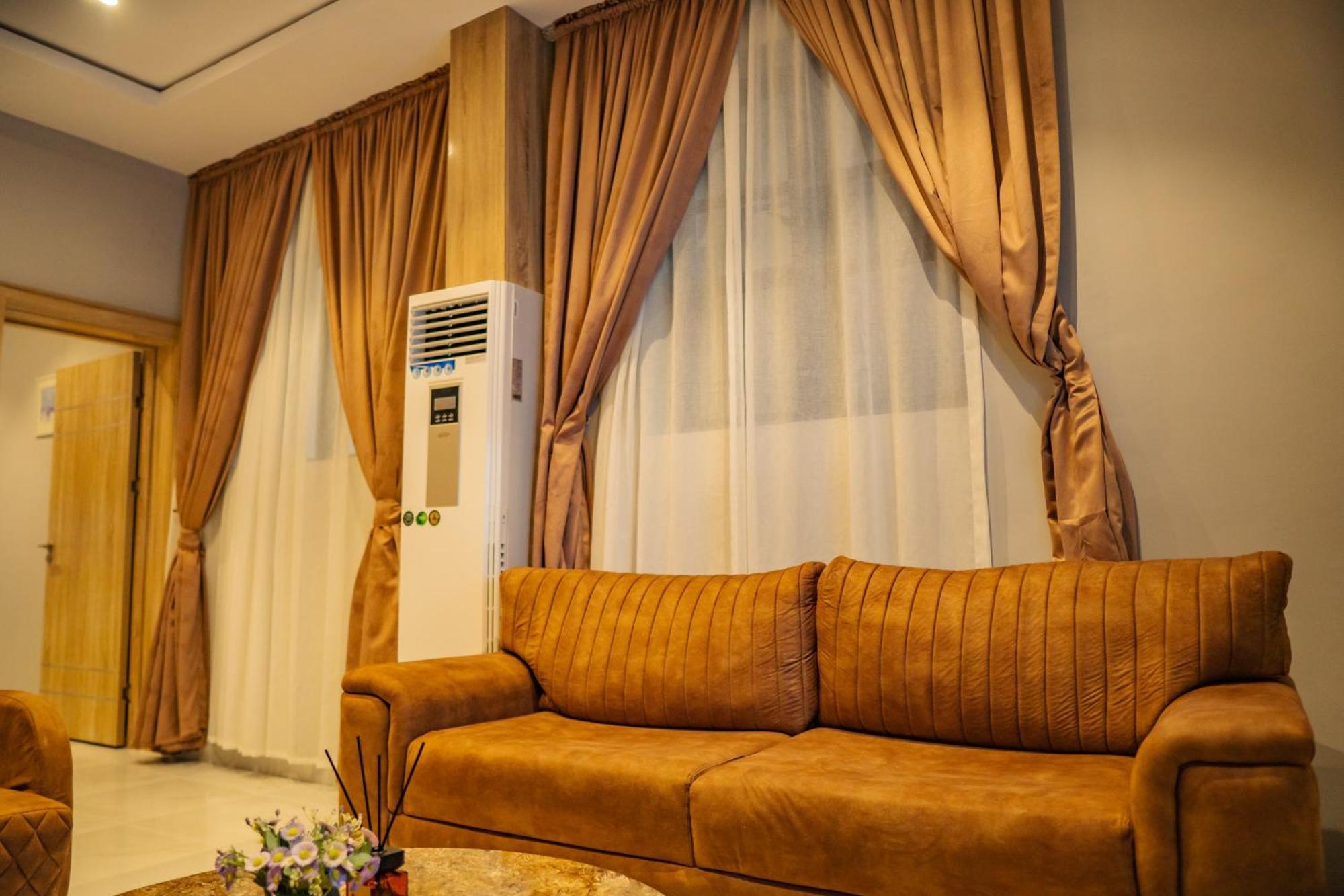 Ojaja Suites By Perennia Akure Ngoại thất bức ảnh